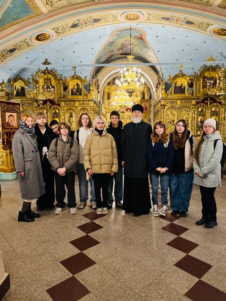 Гости храма