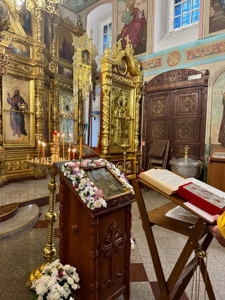 Молебен и встреча